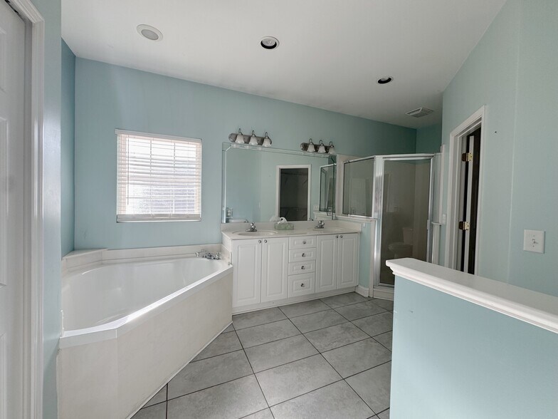 Building Photo - 4316 Summercrest Blvd