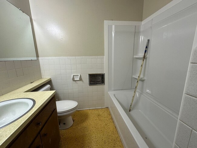 Building Photo - 405 N Inglewood, Apt 25-28