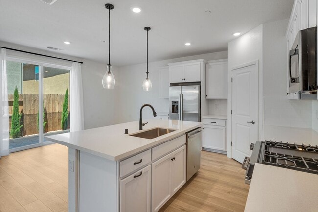 Building Photo - Never Lived In 4 Bedroom Home for Rent in Folsom Ranch!