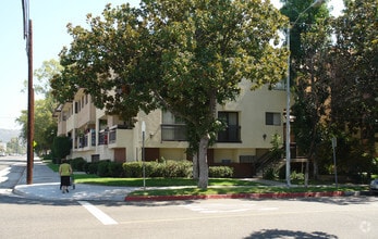 Building Photo - 800 E Wilson Ave
