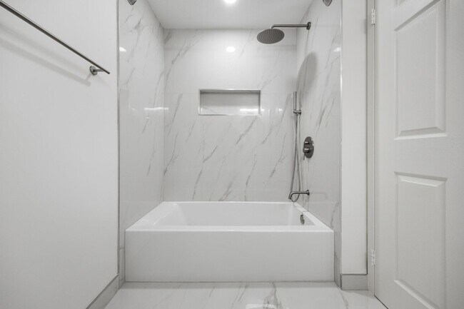 Building Photo - 2 Constitution Ct