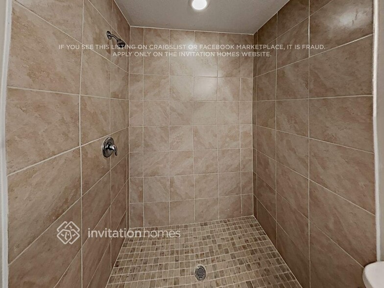 Building Photo - 225 SW Grove Ave