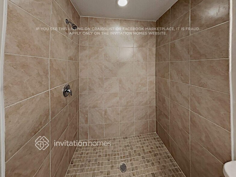 Building Photo - 225 SW Grove Ave