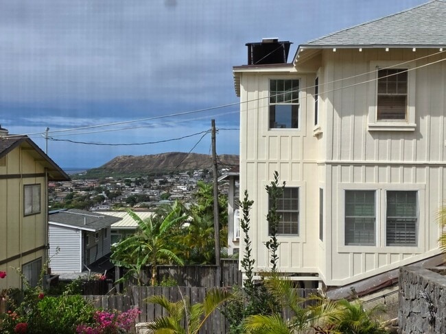 Building Photo - Charming Furnished room for rent with Private Entrance | Wilhelmina Rise