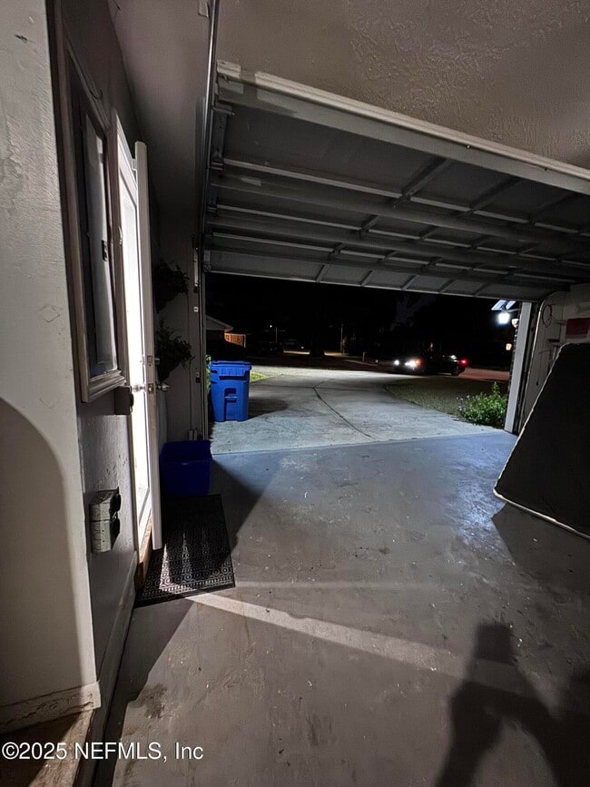 Building Photo - 7335 Floral Ridge Dr