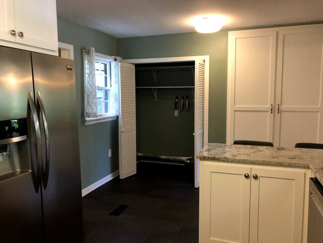 Building Photo - Branch