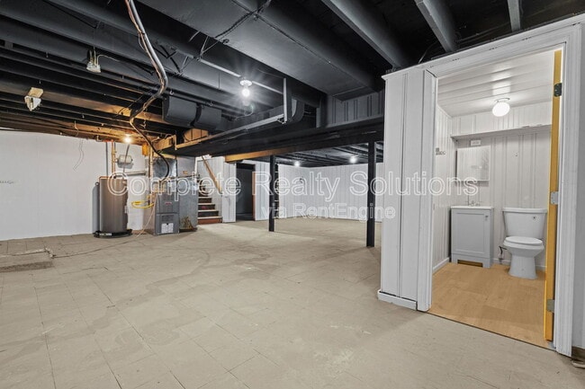 Building Photo - 6127 Lucille Ave