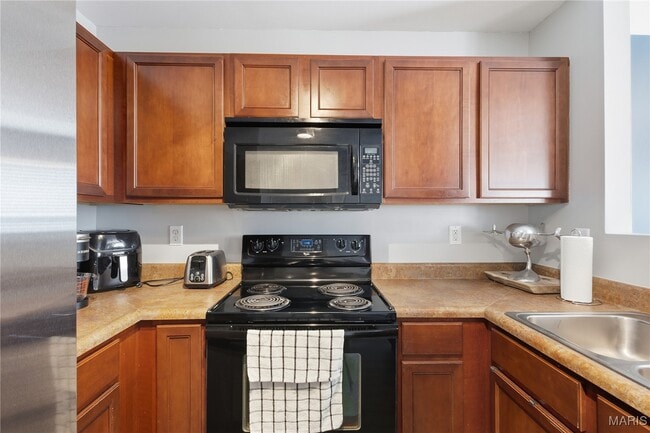 Building Photo - 422 Parkgate Dr