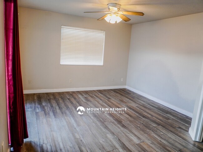 Building Photo - 26 W 7500 S