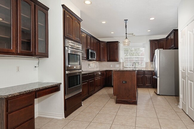 Building Photo - 27 Bluff Creek Pl