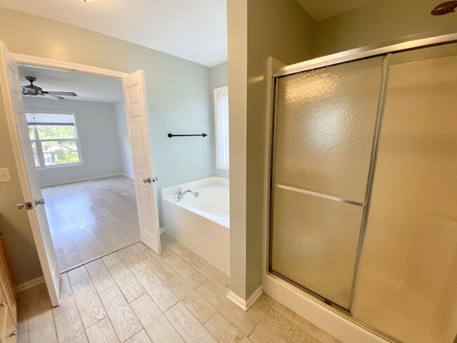 Building Photo - Charming, Spacious, Single Family Home in ...
