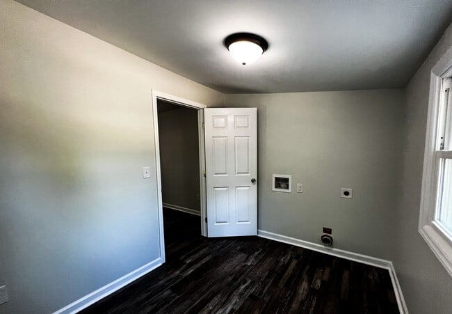 Building Photo - Brand New High Point 2 Bed, 1 Bath with Bo...