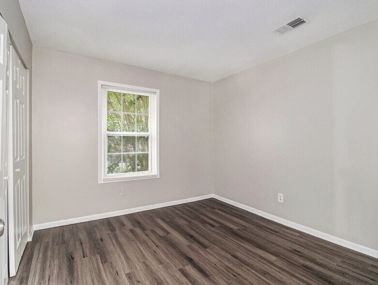 Building Photo - 3599 Woodbriar Cir