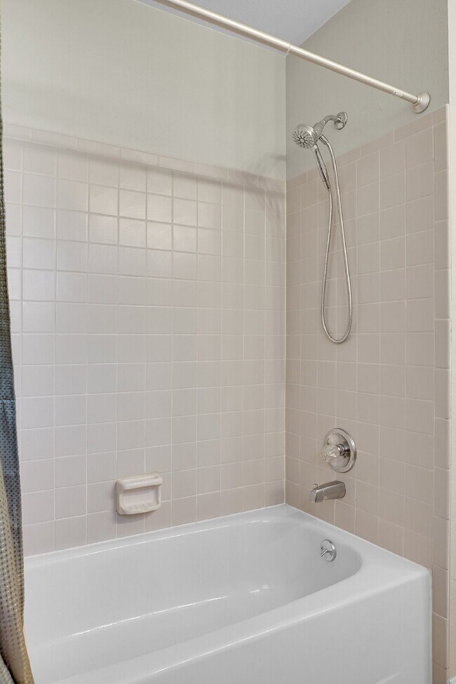 Building Photo - $1,695.00 - 2 Bedrooms, 2 Bathrooms, Apart...