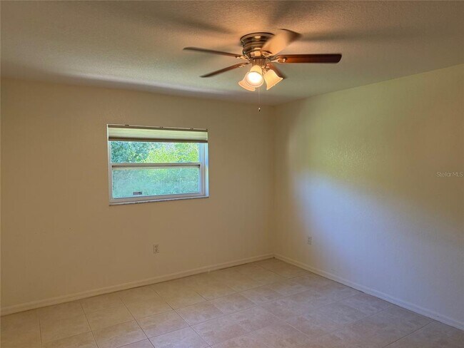 Building Photo - 1203 Saxony Cir