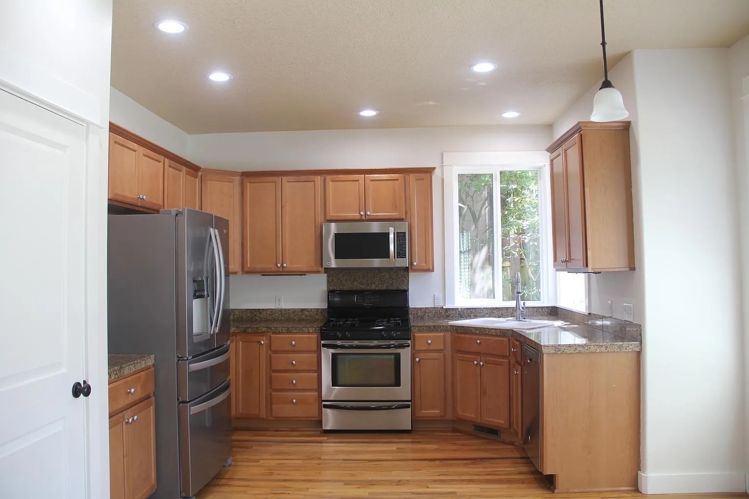 kitchen1 - 831 NW Douglas Pl