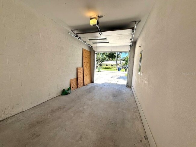 Building Photo - 3918 W Everett Ave