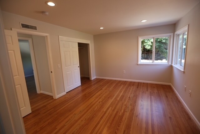 Building Photo - 3 Le Claire Ct