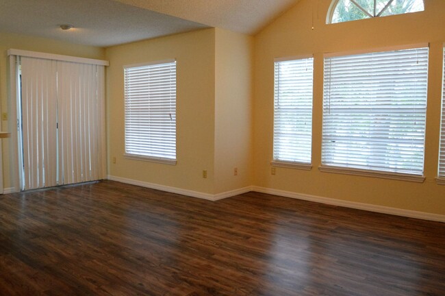 Building Photo - METROWEST: Popular Tradewinds Community!