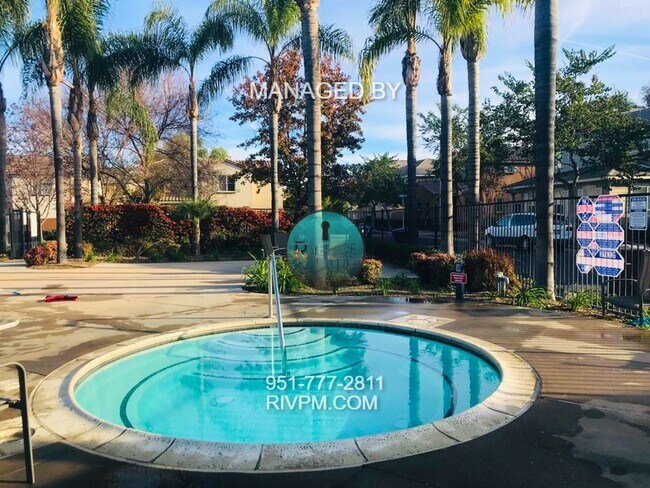 Building Photo - Gated community with pool/spa