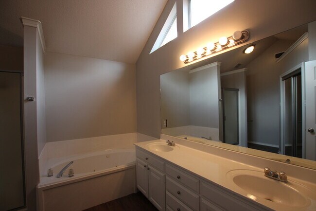 Building Photo - Available Now! 3 Bed 2 Bath Rental in Bullard ISD!