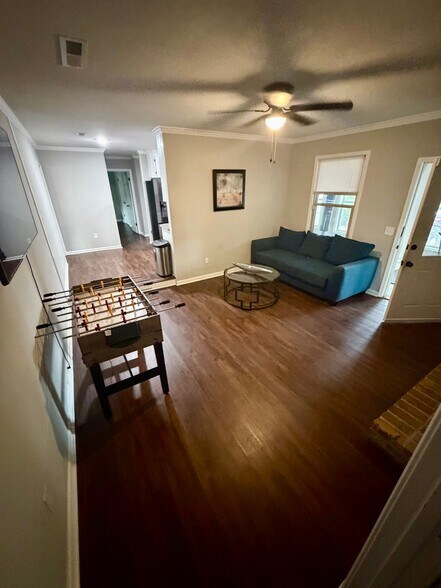 Building Photo - 310 Wimbledon Dr