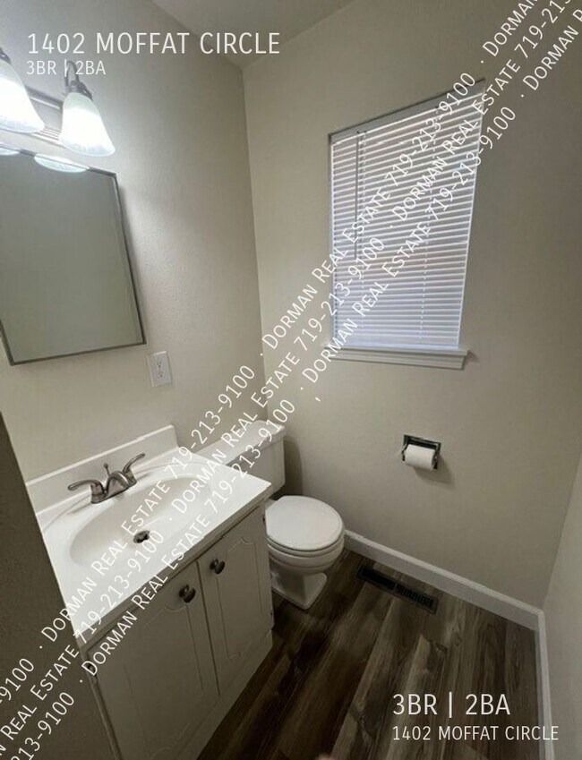 Building Photo - 1402 Moffat Cir