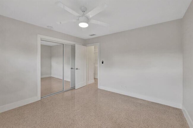 Building Photo - 2190 NE 51st Ct