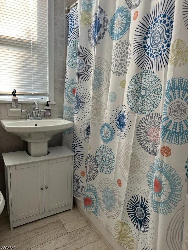 Building Photo - 112 Pompton Ave