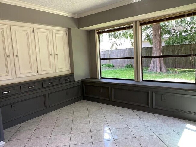 Building Photo - 16427 Dunmoor Dr