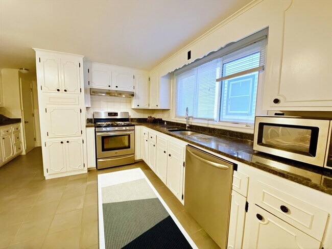 Building Photo - 44 White St