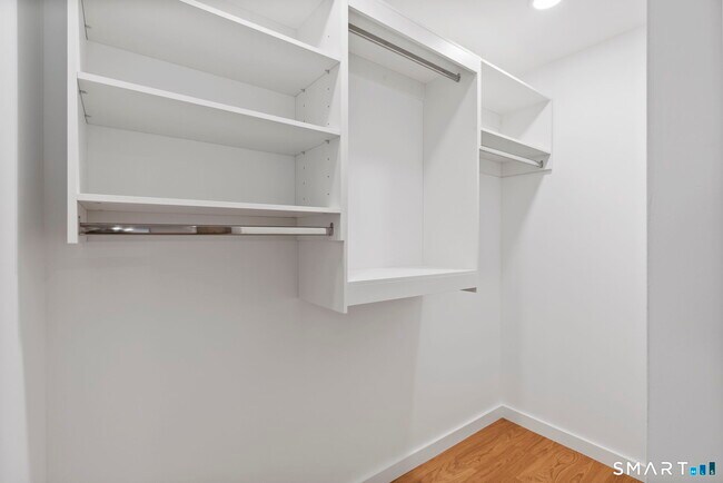 Building Photo - 179 Butternut St