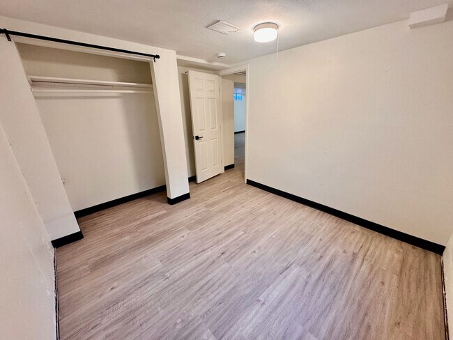 Building Photo - 417 S Owens St