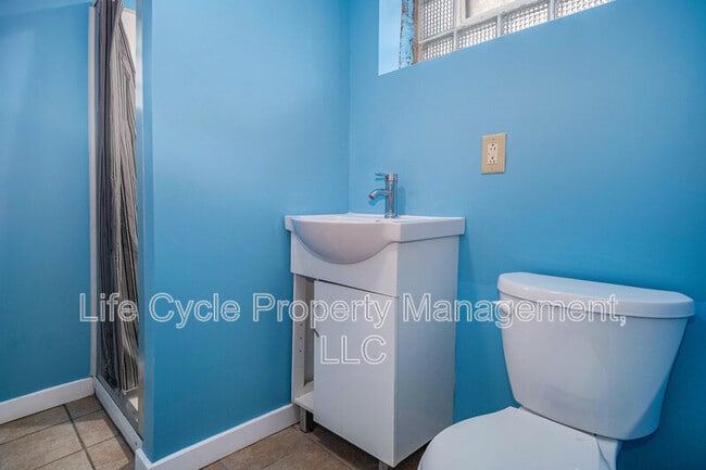 Building Photo - 1321 Bemis St SE