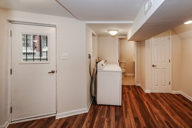 Building Photo - Renovated Columbia Heights 3BD Rowhome wit...