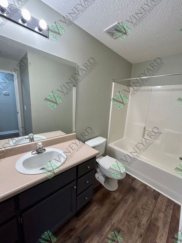 Building Photo - 19 Oak Grove Ln NW