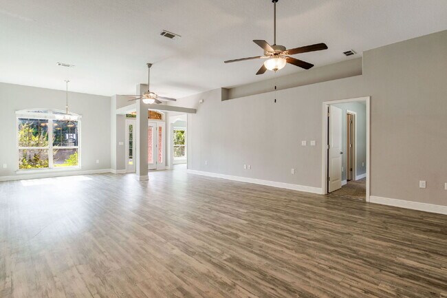 Building Photo - Spacious 4-Bedroom / 3 Bathroom + Office c...