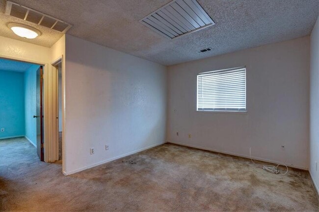 Building Photo - 2768 Saratoga Ave