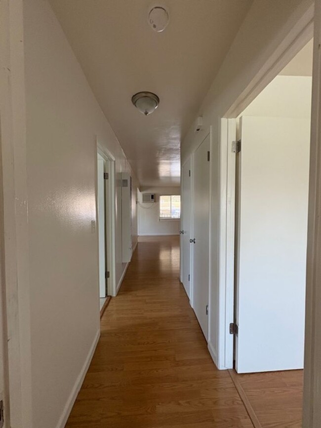 Building Photo - La Mar 4-Plex (25280) (DD)
