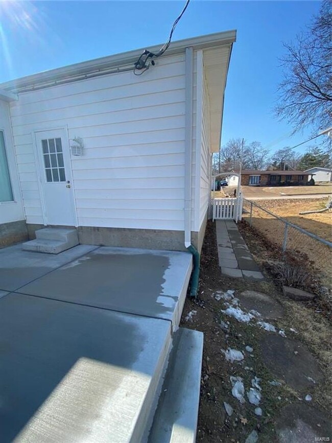 Building Photo - 9511 Antigo Dr