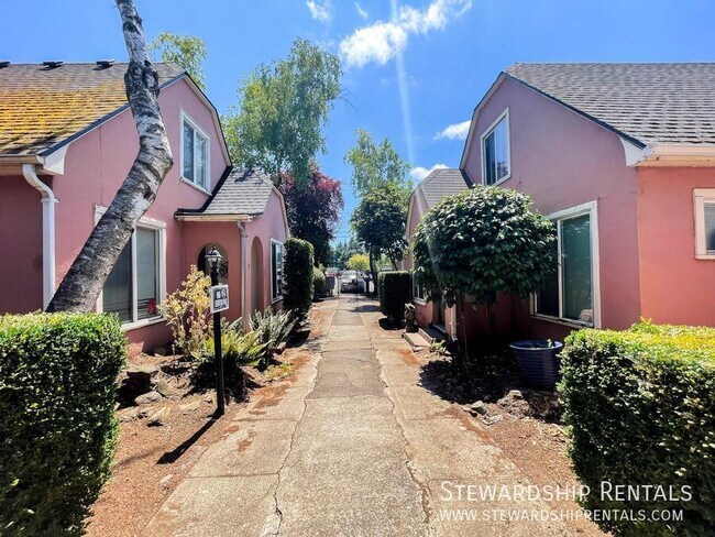 Building Photo - 1376 W 6th Ave