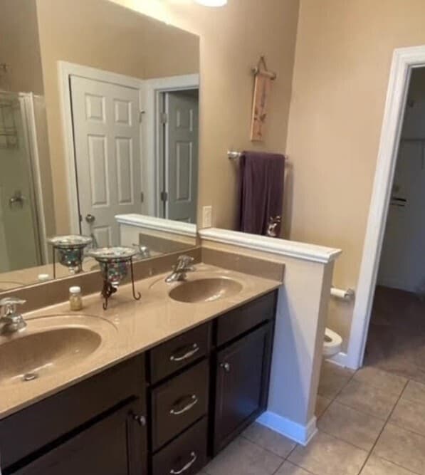 Building Photo - Spacious 3-Bedroom Townhome in the Riviera...