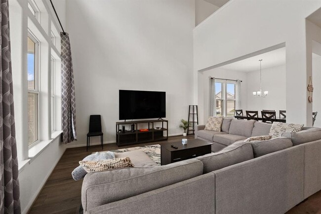 Building Photo - 6520 Verona Pl