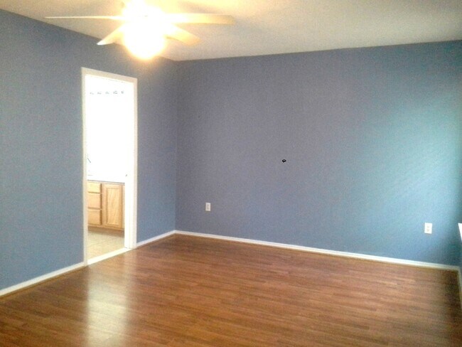 Building Photo - 369 Riverchase Blvd