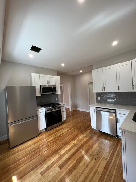 Building Photo - 108 Vinton St