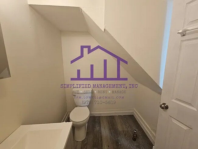 Building Photo - 5-Bedroom, 1-bathroom Unit available in Dover, NH!