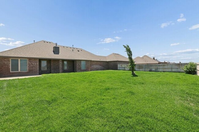 Building Photo - 9240 Highland Springs Dr