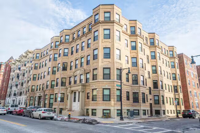 Building Photo - 59 Hemenway St