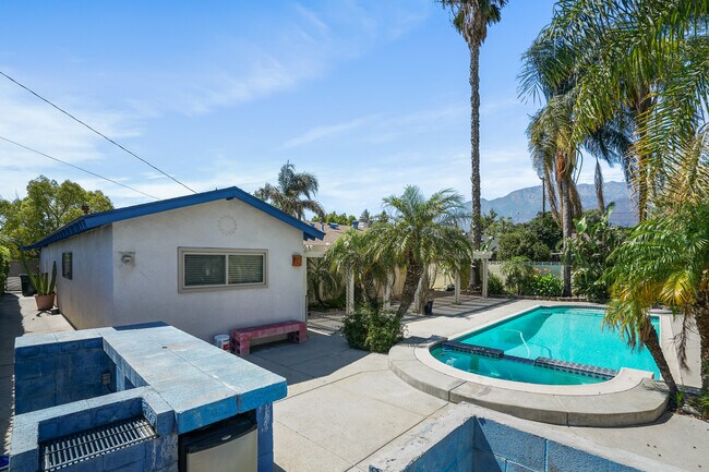 Building Photo - 7055 Avenida Leon