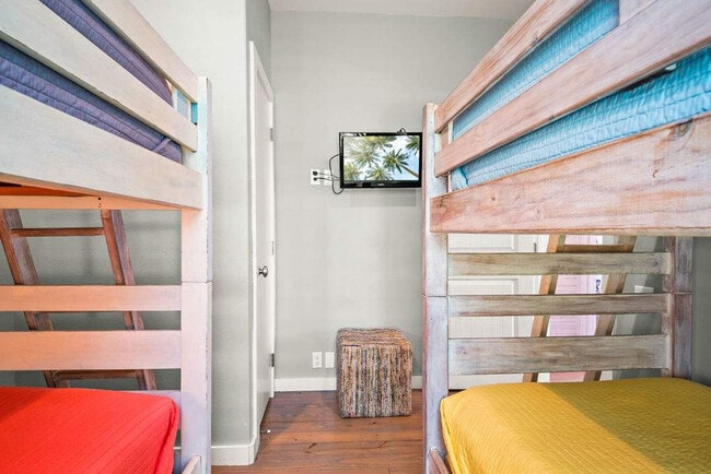 Building Photo - 2727 Eleventh Street-SI ID1023166P